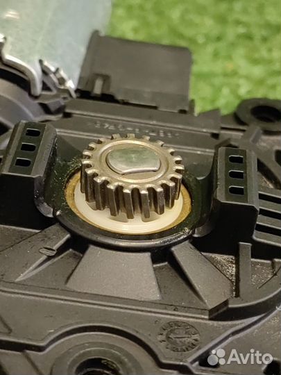 Моторчик панорамной крыши Volkswagen Touareg CR7