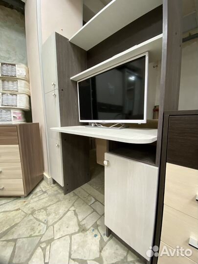 В наличии компьютерный стол с солдатиком