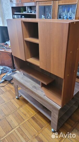 Шкафчик с креплением на стене