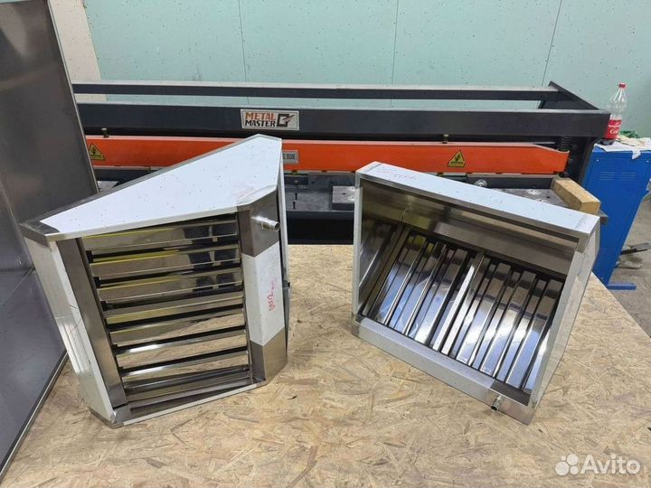 Зонт вытяжной пристенный