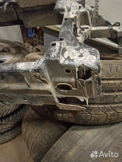 Рамка радиатора пассат b7