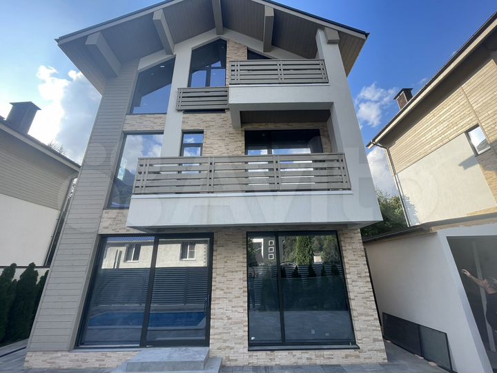 Дом 141 м² на участке 2,3 сот.