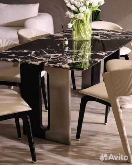 Стильный кухонный стол