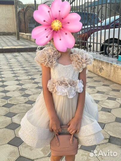 Нарядное платье на девочку