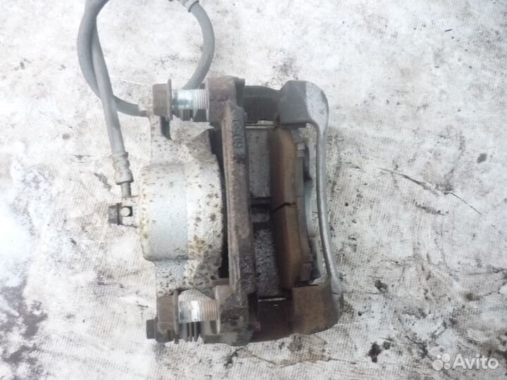 Суппорт тормозной передний Nissan X-Trail T31