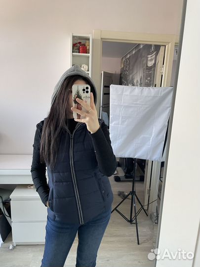 Жилетка женская р.46 с капюшоном