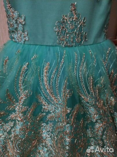 Нарядное платье на девочку