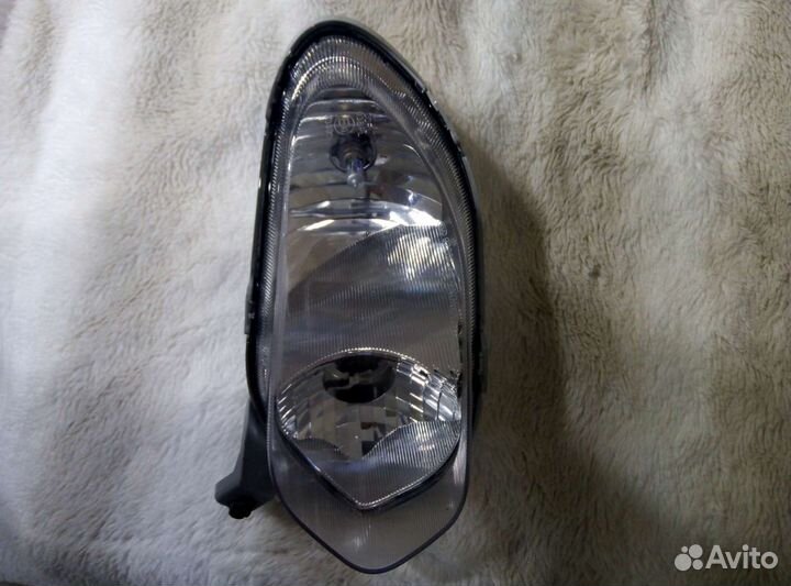 Продаю противотуманную фару
