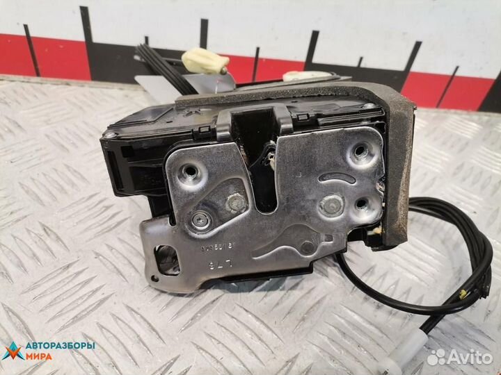 Замок двери передней правой Chevrolet Malibu