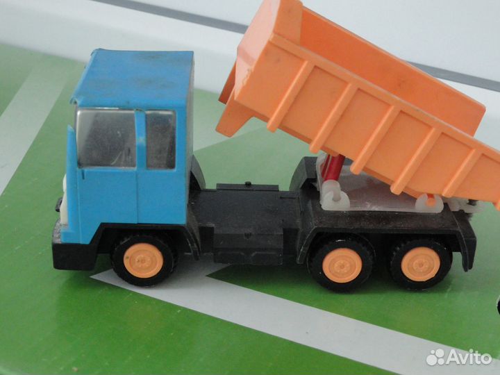 Самосвал с откидным кузовом детская игрушка СССР