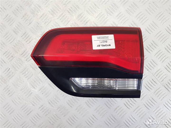 P68142944AE Фонарь крышки багажника правый Jeep G