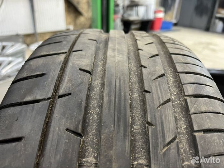 Dunlop SP Sport Maxx 050+ 245/40 R19 и 275/35 R19 98Y