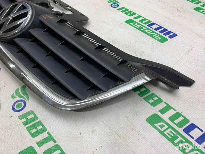 Решетка радиатора передняя Volkswagen Touran 1