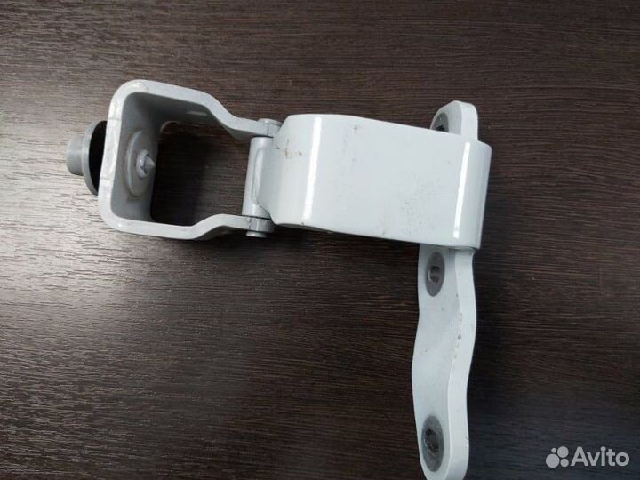 Петля крышки багажника правая Porsche Cayenne 958