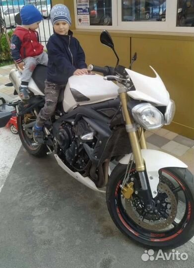 Мотоцикл Triumph street triple 675l