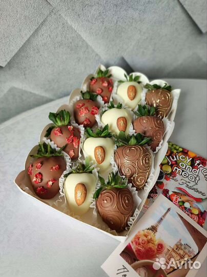 Клубника в шоколаде, съедобные букеты