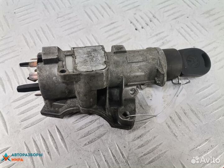 Замок зажигания Audi A3 8L 1998 4B0905851B