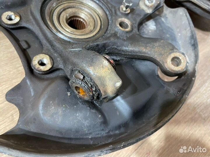 Кулаки задние Mercedes-Benz E320 S124 104.992 1994