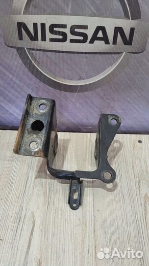 Кронштейн опора крепления кпп коробки передач Niss