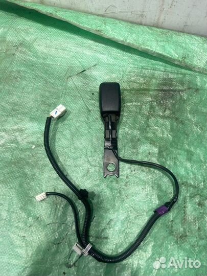 Ответная часть ремня безопасности передняя правая