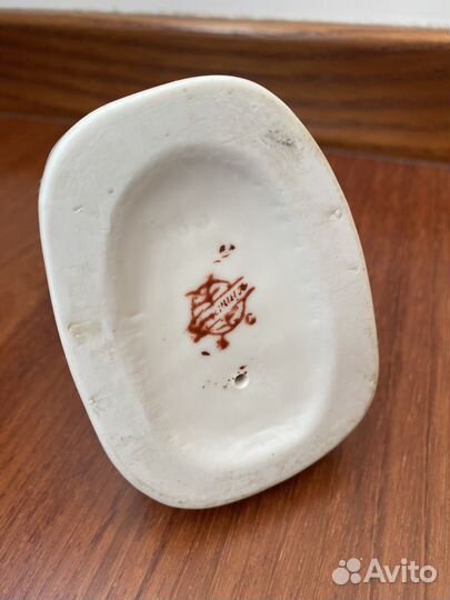 Фарфоровая статуэтка Мальчик лыжник