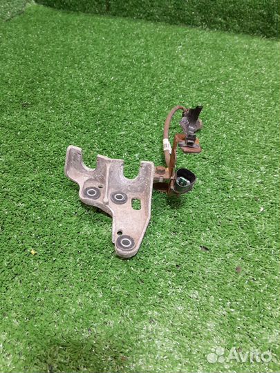 Кронштейн тросов МКПП киа сид 1 ed
