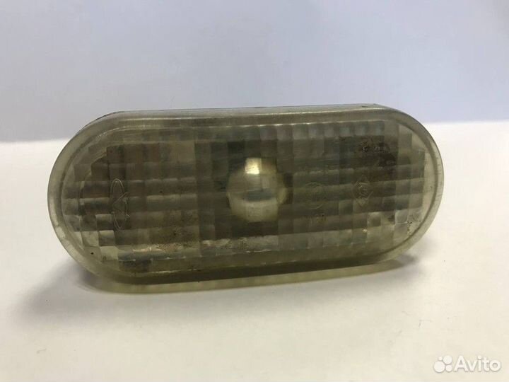 Указатель поворота на крыло белый