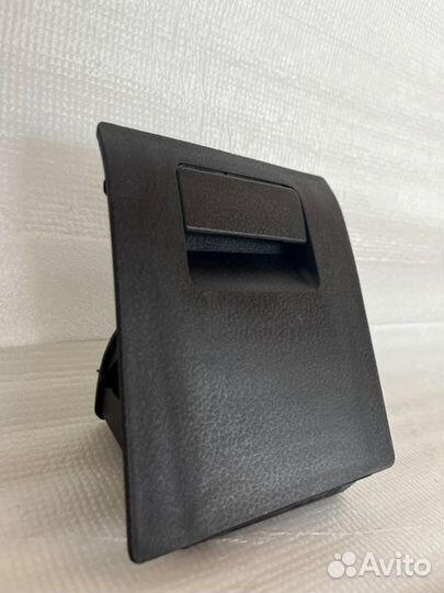 Бардачок левый Тoyota Camry V70/V75 2018-2023