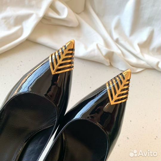 Туфли на шпильке с острым носом saint laurent