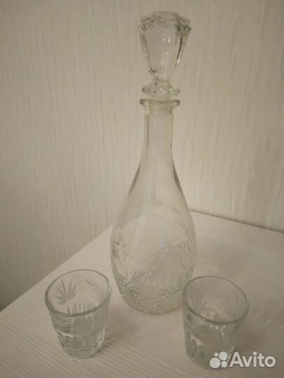 Графин и два стаканчика