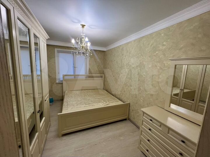2-к. квартира, 70 м², 1/10 эт.