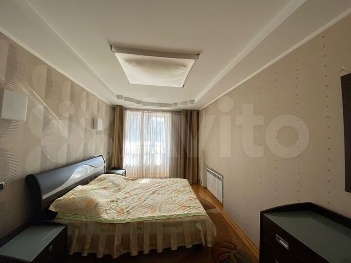 3-к. квартира, 133 м², 2/4 эт.