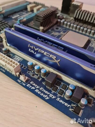 Материнская плата с процессором и памятью