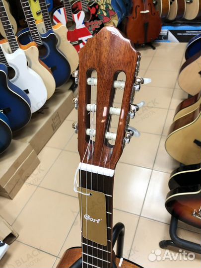 Cort сделана в Индонезии гитара классическая