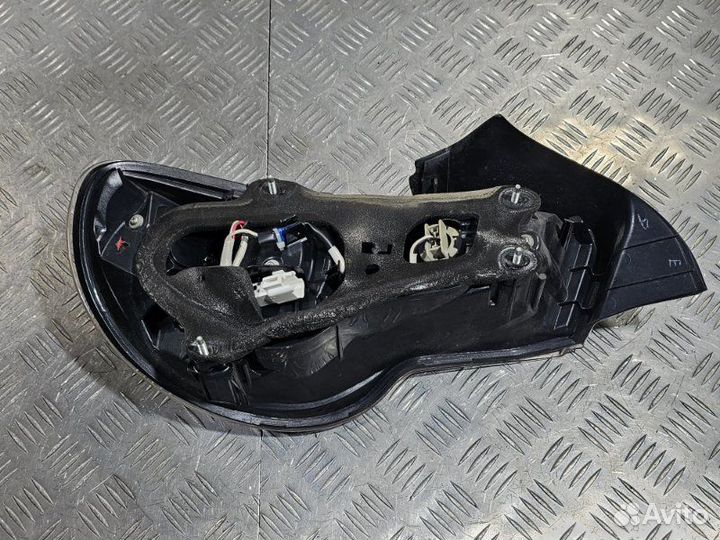 Фонарь задний правый Toyota Gt86 ZN6
