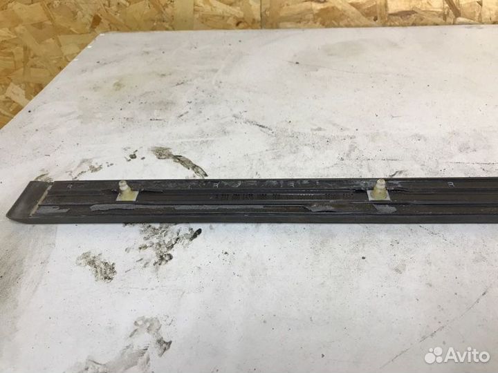 Молдинг порога передний правый Mercedes-Benz