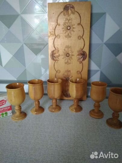 Рюмки и шкатулка из дерева, с орнаментом соломкой