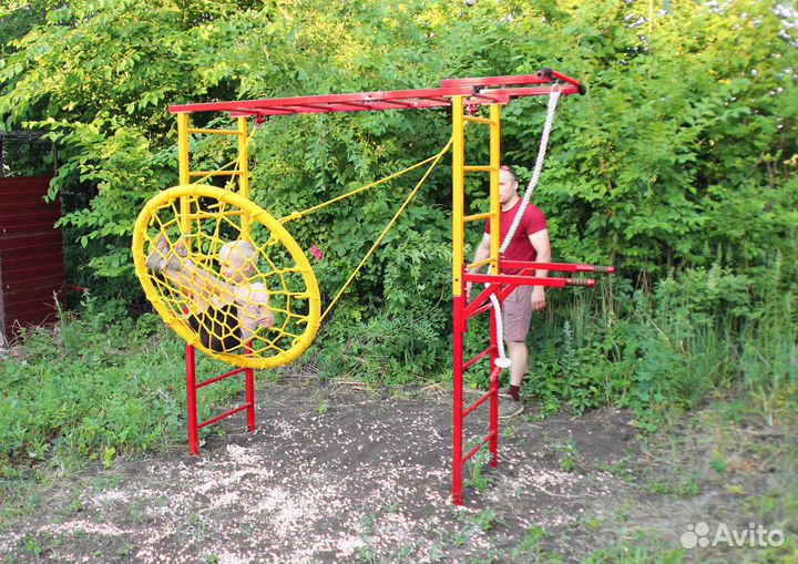 Уличная детская площадка