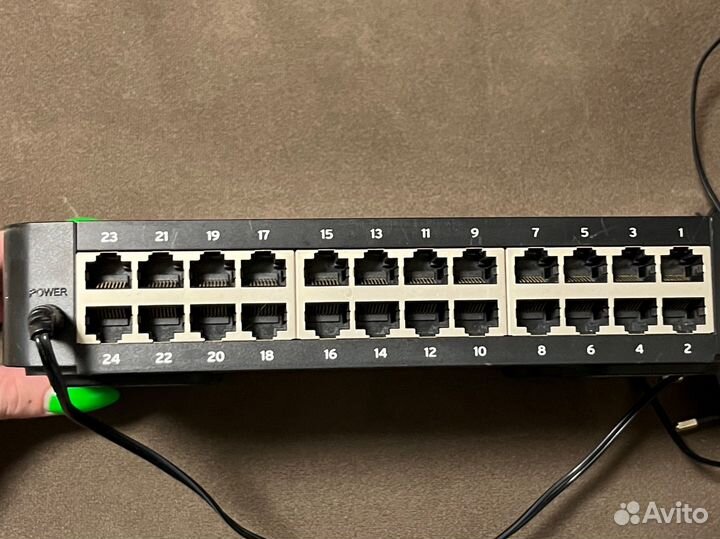 Настольный коммутатор с 24 портами