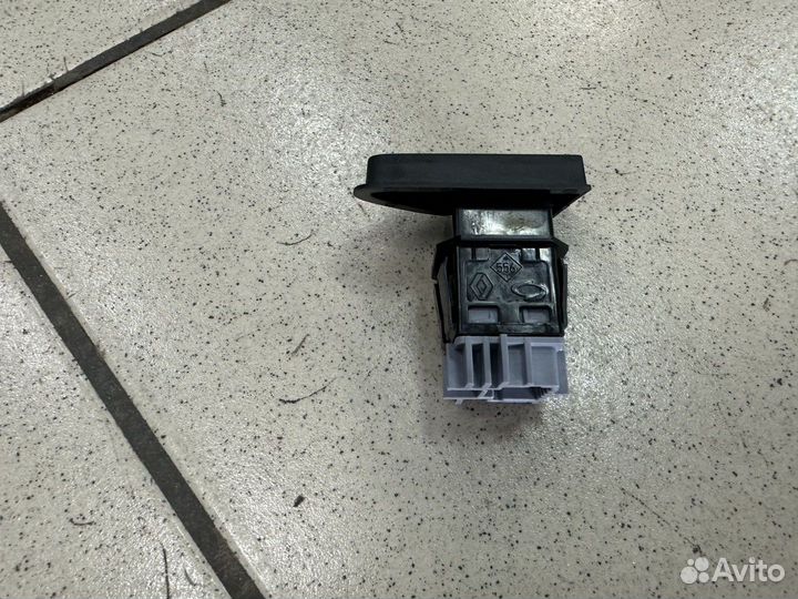 Кнопка центрального замка Рено Каптюр Kaptur