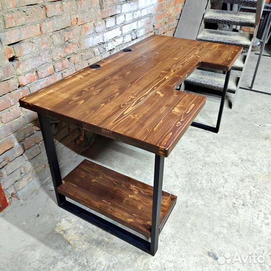 Компьютерный стол в стиле лофт