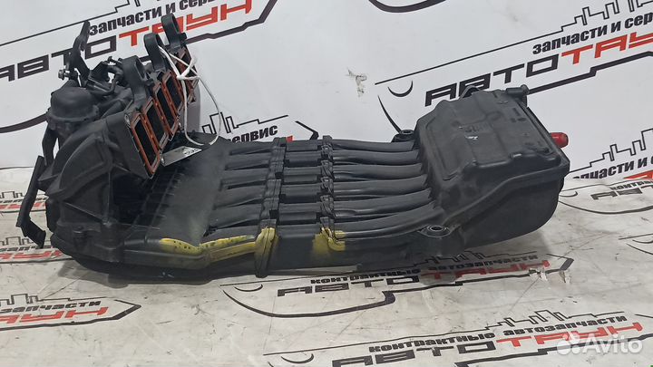 Коллектор впускной audi BHK Q7 4LB 03H133201AD