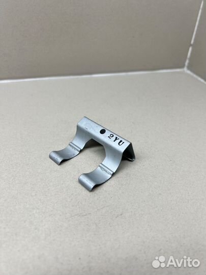 Кронштейн форсунки омывателя Toyota 85272-28030