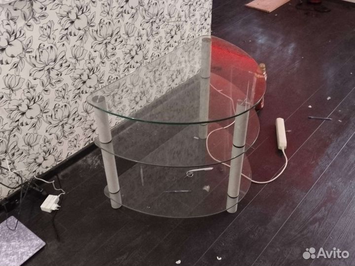 Стеклянная тумба под тв