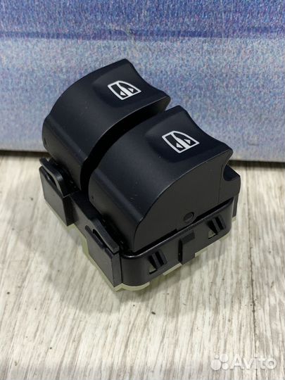 Блок кнопок стеклоподъемников Renault arkana Лев