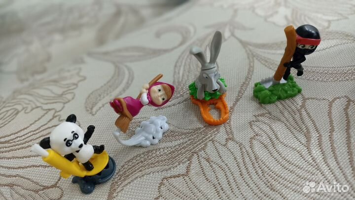 Игрушки из Киндера маша и медведь