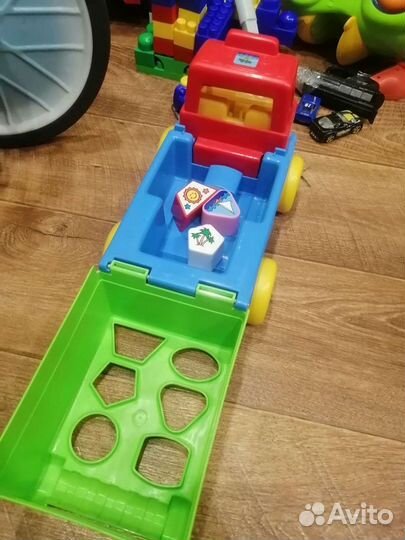 Игрушка машинка-сортер