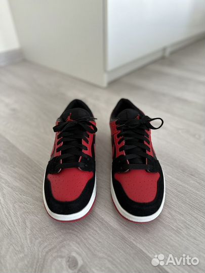 Новые кроссовки Nike Air Jordan 1 low