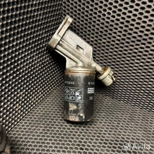 Кронштейн масляного фильтра Mercedes-Benz E-Class