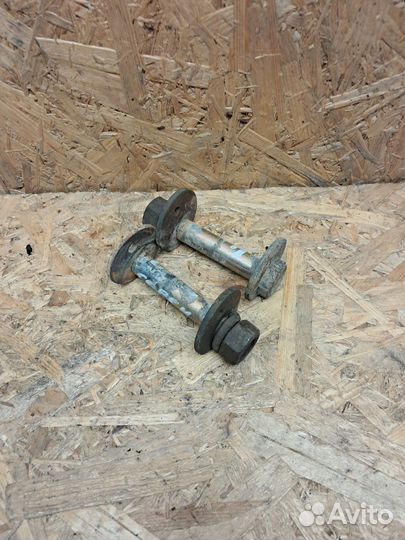 Развальные болты Kia Sorento BL D4CB передние